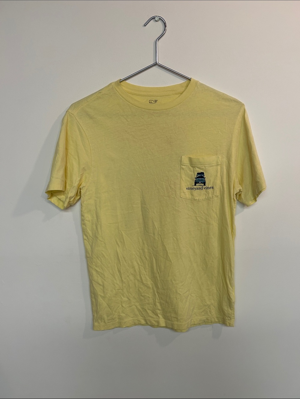 Vineyard Vines Men's Pale Yellow Pocket Tee with Whale Logo